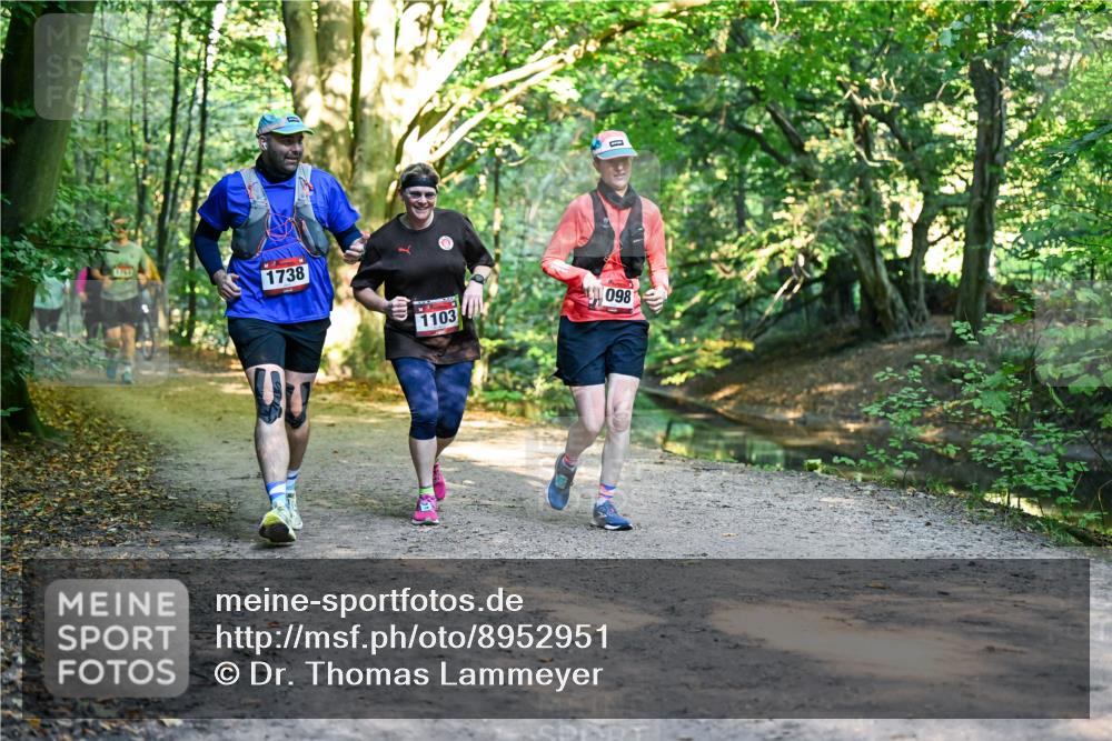 28.09.2025 - 33. Volkslauf durch das schöne Alstertal Dr. Thomas Lammeyer http://msf.ph/oto/8952951 28.09.2025 10:24:17 Laufen 1743, 1738, 1103, 098 meine-sportfotos.de