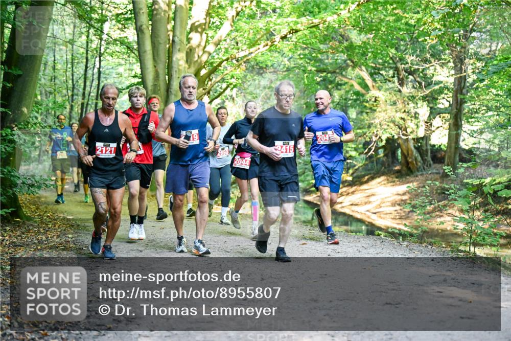 28.09.2025 - 33. Volkslauf durch das schöne Alstertal Dr. Thomas Lammeyer http://msf.ph/oto/8955807 28.09.2025 10:42:47 Laufen 2121, 2044, 2415, 204 meine-sportfotos.de