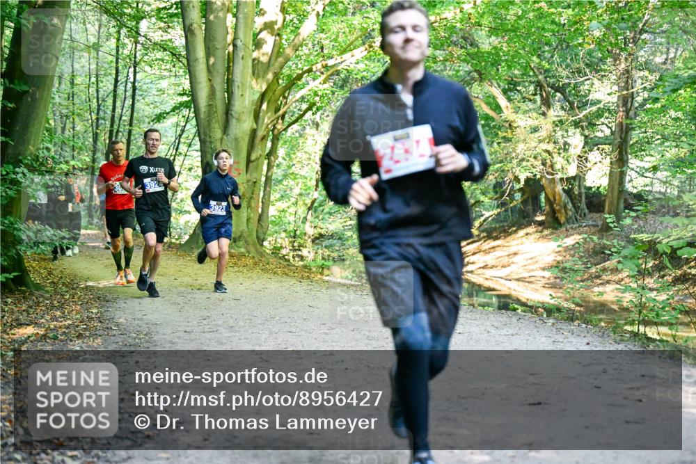 28.09.2025 - 33. Volkslauf durch das schöne Alstertal Dr. Thomas Lammeyer http://msf.ph/oto/8956427 28.09.2025 10:44:55 Laufen 3924, 3923 meine-sportfotos.de