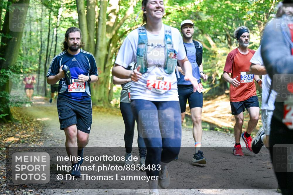 28.09.2025 - 33. Volkslauf durch das schöne Alstertal Dr. Thomas Lammeyer http://msf.ph/oto/8956483 28.09.2025 10:45:05 Laufen 2426, 1, 2164, 13241 meine-sportfotos.de