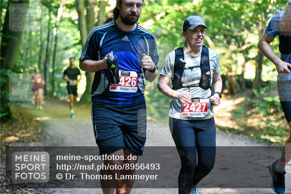 28.09.2025 - 33. Volkslauf durch das schöne Alstertal Dr. Thomas Lammeyer http://msf.ph/oto/8956493 28.09.2025 10:45:06 Laufen 426, 2427 meine-sportfotos.de