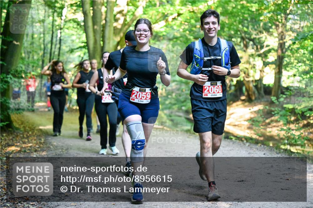 28.09.2025 - 33. Volkslauf durch das schöne Alstertal Dr. Thomas Lammeyer http://msf.ph/oto/8956615 28.09.2025 10:45:25 Laufen 2059, 2060, 1 meine-sportfotos.de