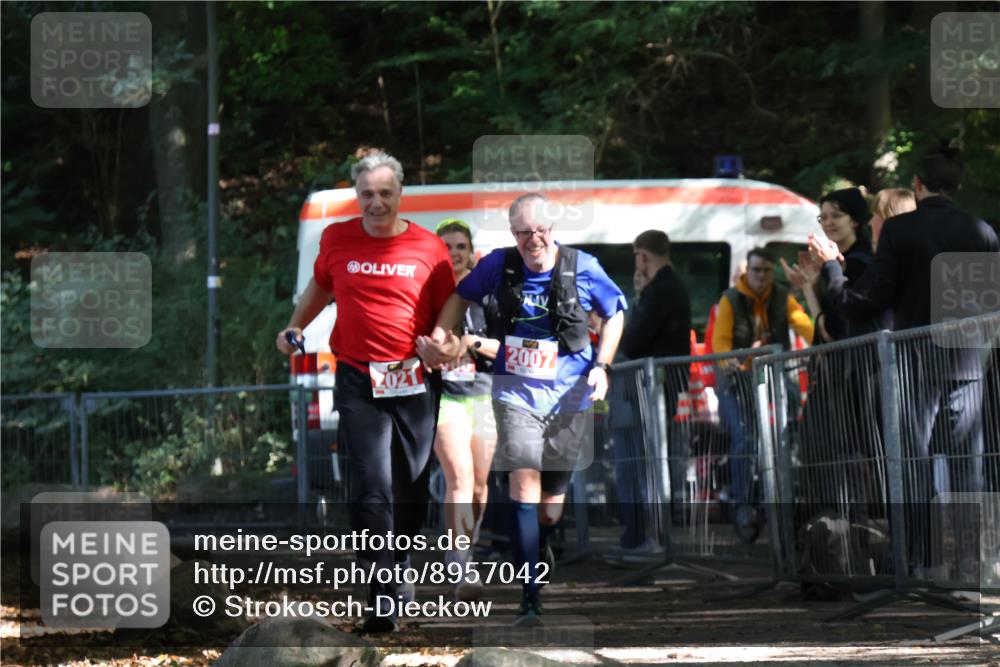 28.09.2025 - 33. Volkslauf durch das schöne Alstertal Strokosch-Dieckow http://msf.ph/oto/8957042 28.09.2025 13:00:46 Ziel 2007, 2021, 2106 meine-sportfotos.de