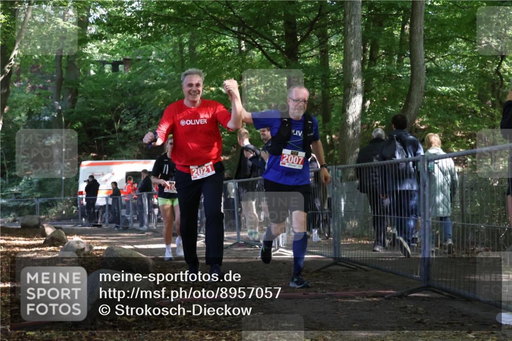 28.09.2025 - 33. Volkslauf durch das schöne Alstertal Strokosch-Dieckow http://msf.ph/oto/8957057 28.09.2025 13:00:50 Ziel 2007, 2021, 2106 meine-sportfotos.de