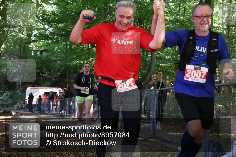 28.09.2025 - 33. Volkslauf durch das schöne Alstertal Strokosch-Dieckow http://msf.ph/oto/8957084 28.09.2025 13:00:52 Ziel 2007, 2021, 2106 meine-sportfotos.de