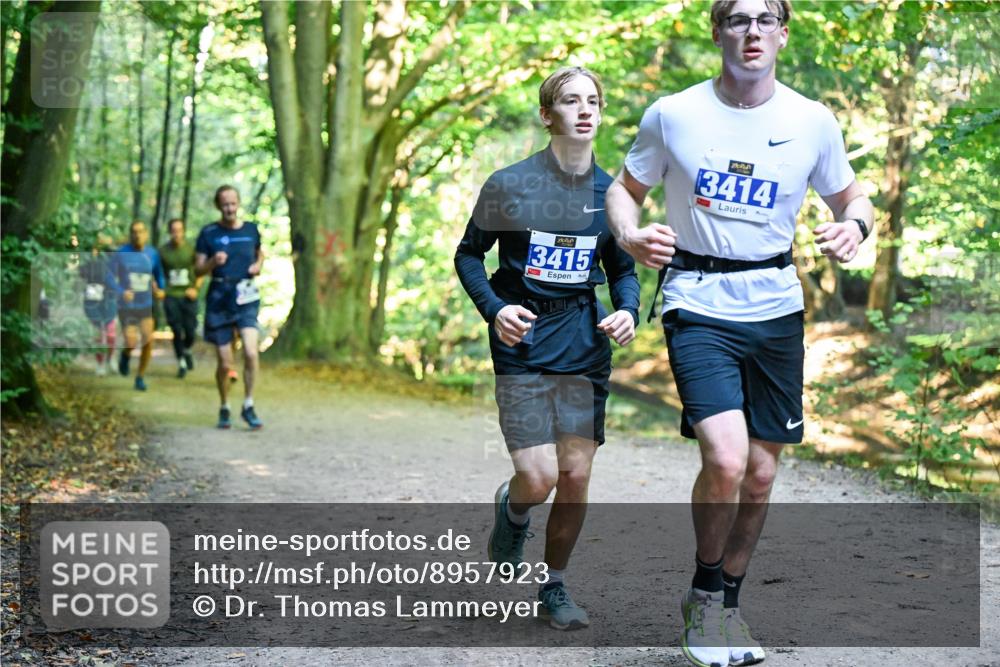 28.09.2025 - 33. Volkslauf durch das schöne Alstertal Dr. Thomas Lammeyer http://msf.ph/oto/8957923 28.09.2025 10:49:51 Laufen 3415, 3414 meine-sportfotos.de
