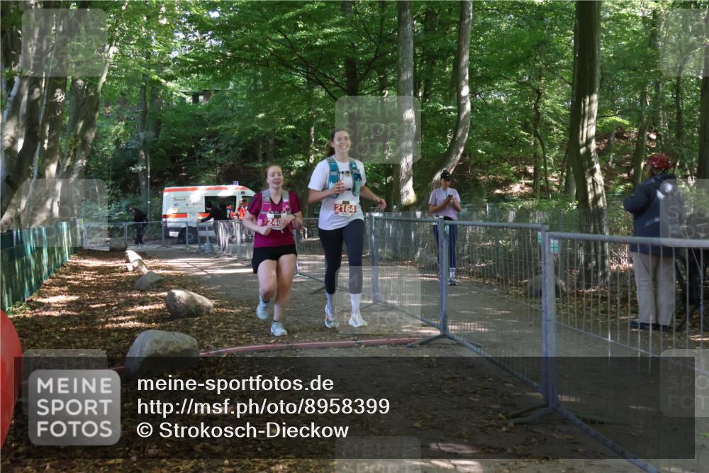 28.09.2025 - 33. Volkslauf durch das schöne Alstertal Strokosch-Dieckow http://msf.ph/oto/8958399 28.09.2025 13:17:25 Ziel 2164, 2409 meine-sportfotos.de