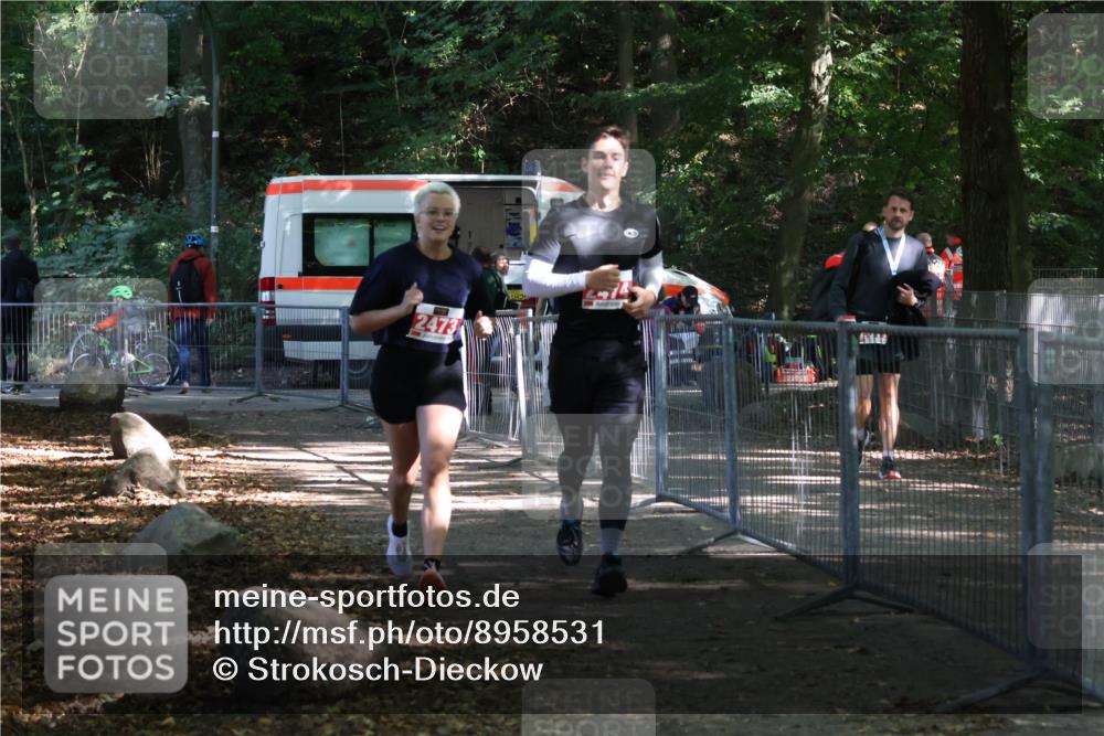 28.09.2025 - 33. Volkslauf durch das schöne Alstertal Strokosch-Dieckow http://msf.ph/oto/8958531 28.09.2025 13:20:50 Ziel 2473, 2474 meine-sportfotos.de