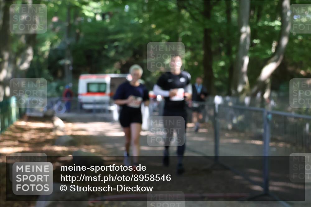 28.09.2025 - 33. Volkslauf durch das schöne Alstertal Strokosch-Dieckow http://msf.ph/oto/8958546 28.09.2025 13:20:51 Ziel 2473, 2474 meine-sportfotos.de