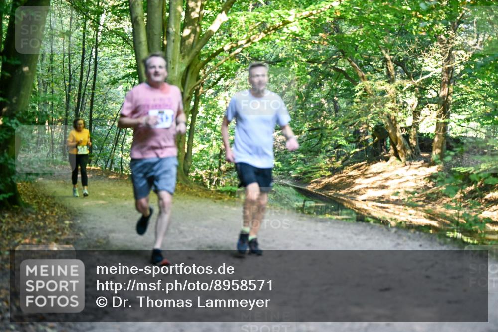 28.09.2025 - 33. Volkslauf durch das schöne Alstertal Dr. Thomas Lammeyer http://msf.ph/oto/8958571 28.09.2025 10:51:56 Laufen  meine-sportfotos.de