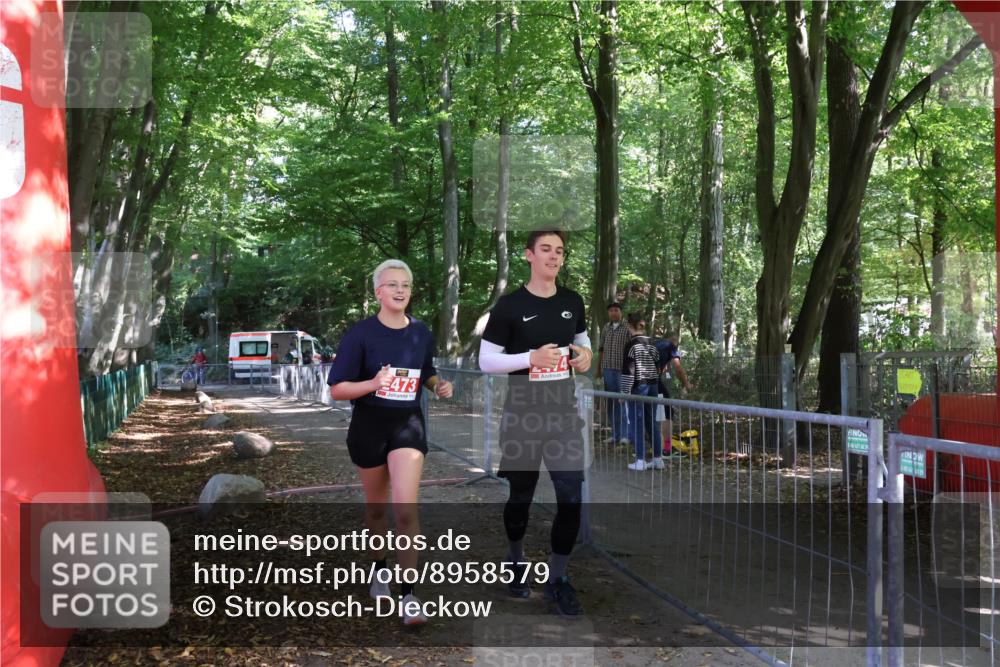 28.09.2025 - 33. Volkslauf durch das schöne Alstertal Strokosch-Dieckow http://msf.ph/oto/8958579 28.09.2025 13:20:53 Ziel 2473, 2474 meine-sportfotos.de