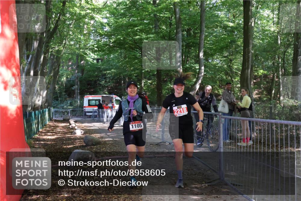 28.09.2025 - 33. Volkslauf durch das schöne Alstertal Strokosch-Dieckow http://msf.ph/oto/8958605 28.09.2025 13:24:51 Ziel 1105, 2218 meine-sportfotos.de