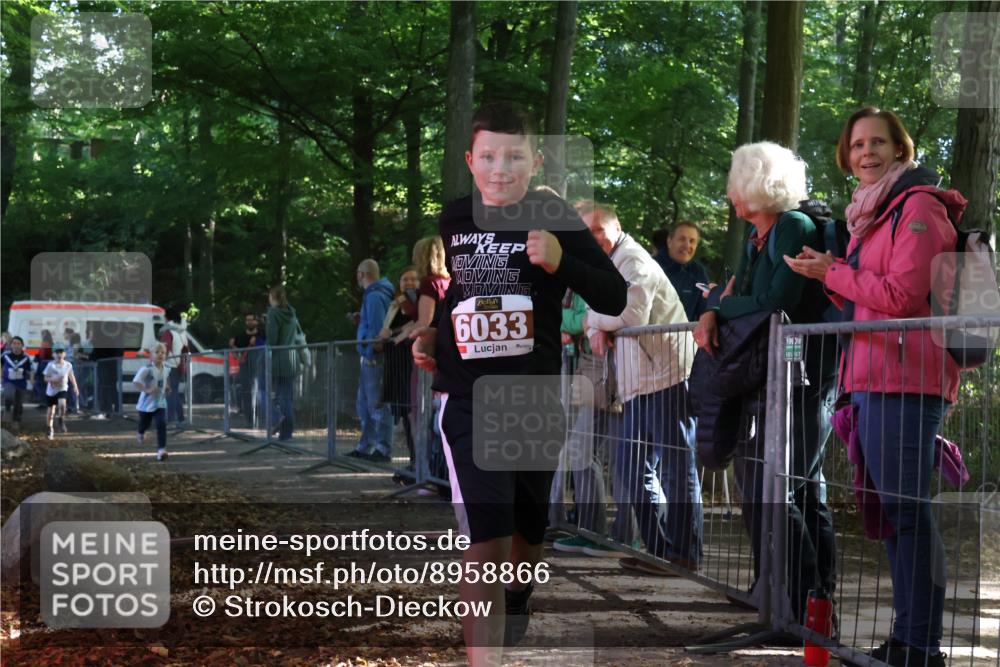 28.09.2025 - 33. Volkslauf durch das schöne Alstertal Strokosch-Dieckow http://msf.ph/oto/8958866 28.09.2025 10:42:23 Ziel  meine-sportfotos.de