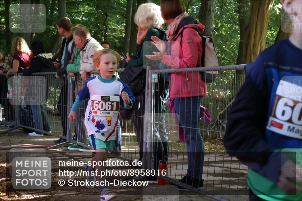 28.09.2025 - 33. Volkslauf durch das schöne Alstertal Strokosch-Dieckow http://msf.ph/oto/8958916 28.09.2025 10:42:34 Ziel  meine-sportfotos.de