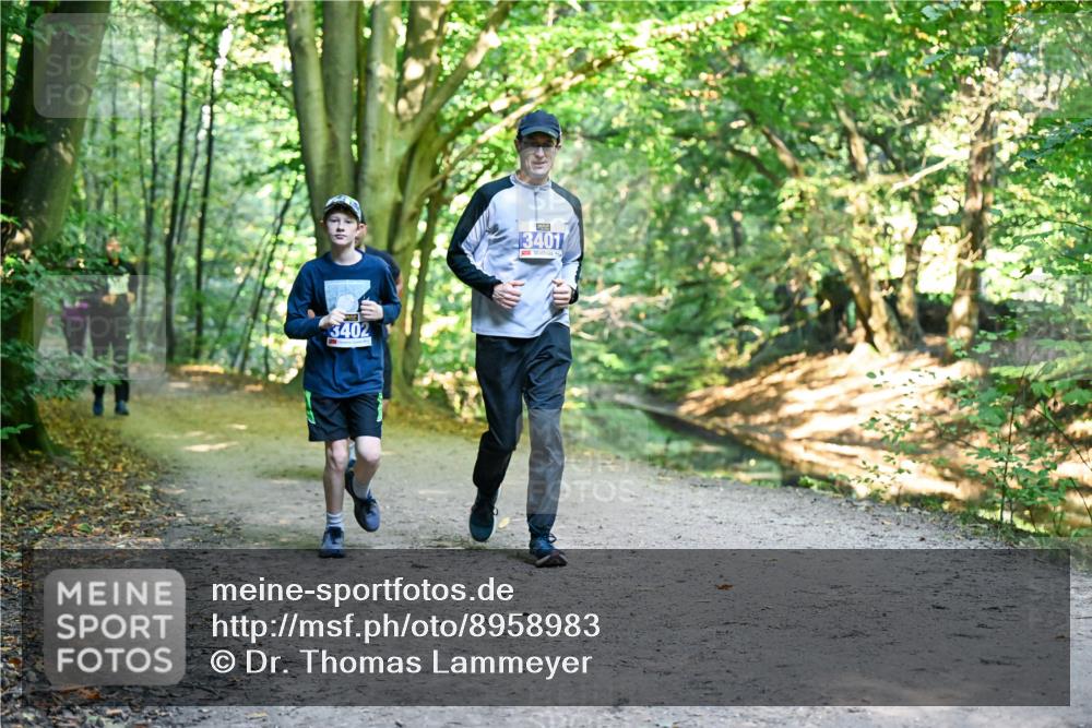 28.09.2025 - 33. Volkslauf durch das schöne Alstertal Dr. Thomas Lammeyer http://msf.ph/oto/8958983 28.09.2025 10:53:11 Laufen 3402, 3401 meine-sportfotos.de