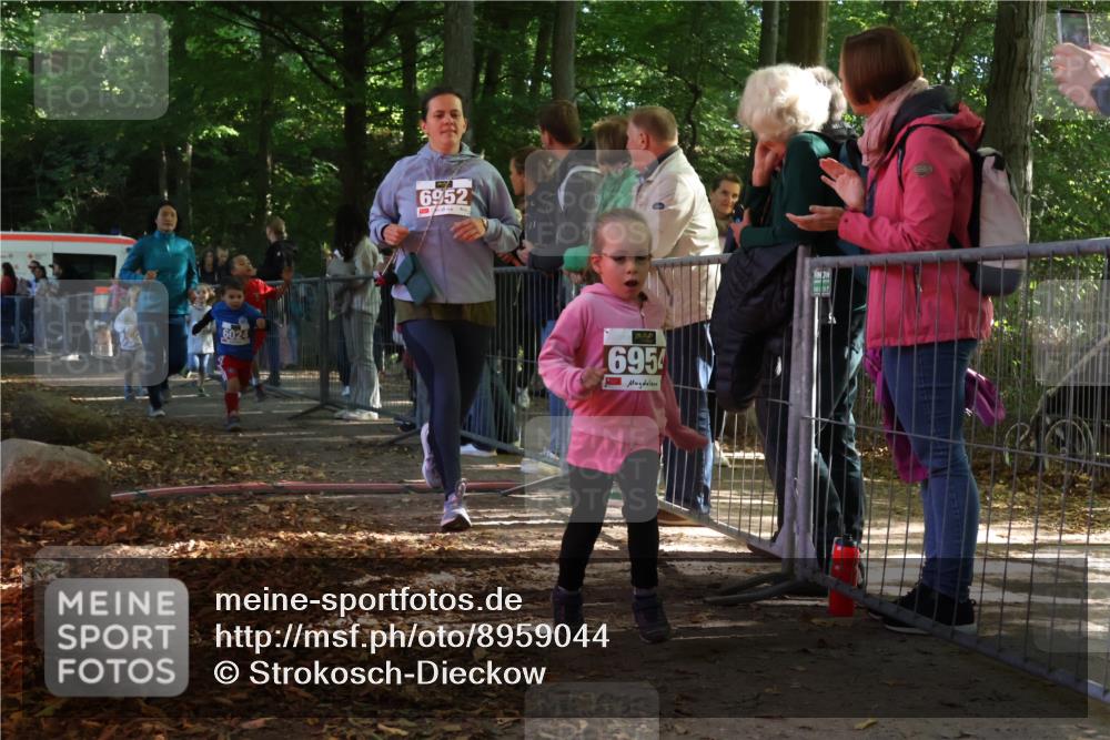 28.09.2025 - 33. Volkslauf durch das schöne Alstertal Strokosch-Dieckow http://msf.ph/oto/8959044 28.09.2025 10:43:01 Ziel  meine-sportfotos.de