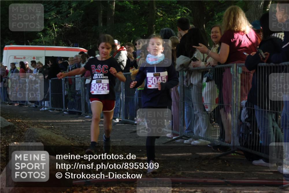 28.09.2025 - 33. Volkslauf durch das schöne Alstertal Strokosch-Dieckow http://msf.ph/oto/8959309 28.09.2025 10:44:49 Ziel 5025, 5045 meine-sportfotos.de