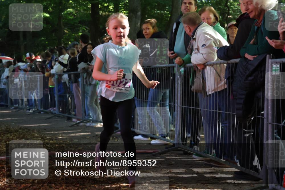 28.09.2025 - 33. Volkslauf durch das schöne Alstertal Strokosch-Dieckow http://msf.ph/oto/8959352 28.09.2025 10:45:18 Ziel 5001, 5022 meine-sportfotos.de