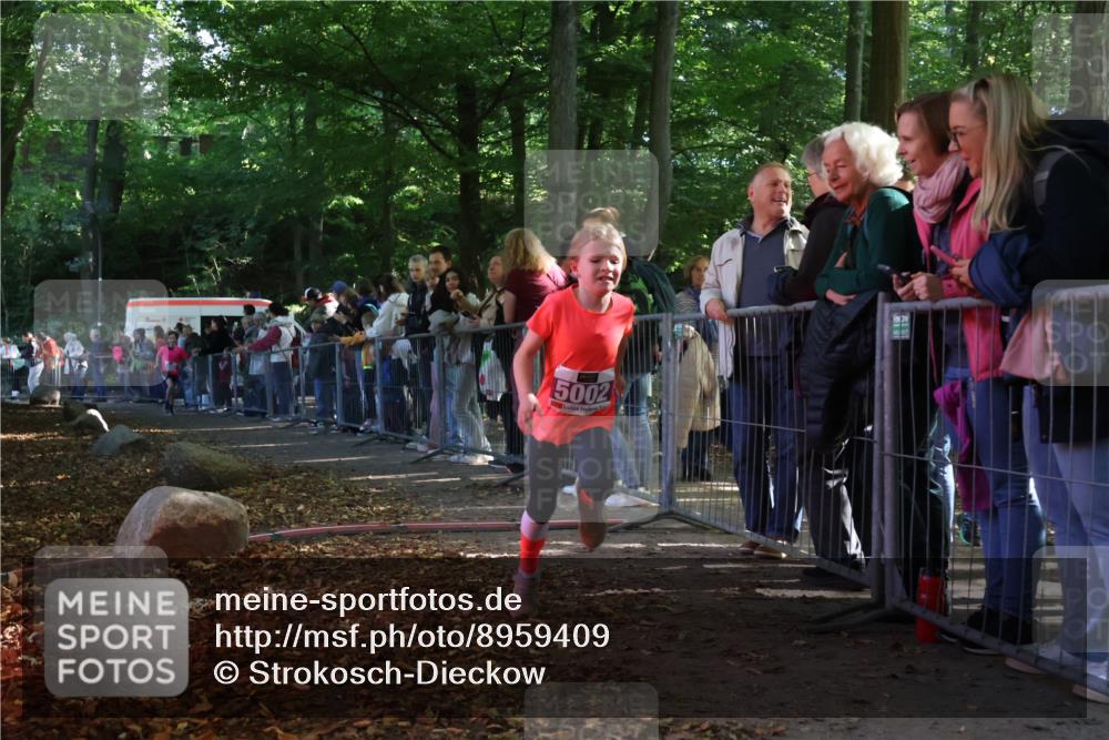 28.09.2025 - 33. Volkslauf durch das schöne Alstertal Strokosch-Dieckow http://msf.ph/oto/8959409 28.09.2025 10:45:37 Ziel 5002, 5039 meine-sportfotos.de