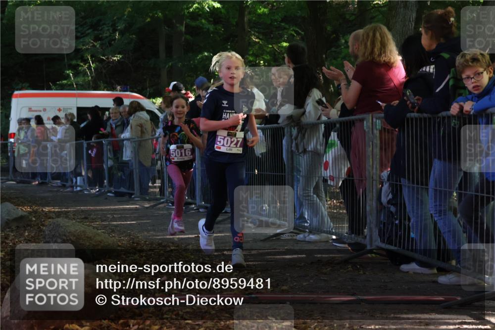 28.09.2025 - 33. Volkslauf durch das schöne Alstertal Strokosch-Dieckow http://msf.ph/oto/8959481 28.09.2025 10:45:55 Ziel 5016, 5027 meine-sportfotos.de