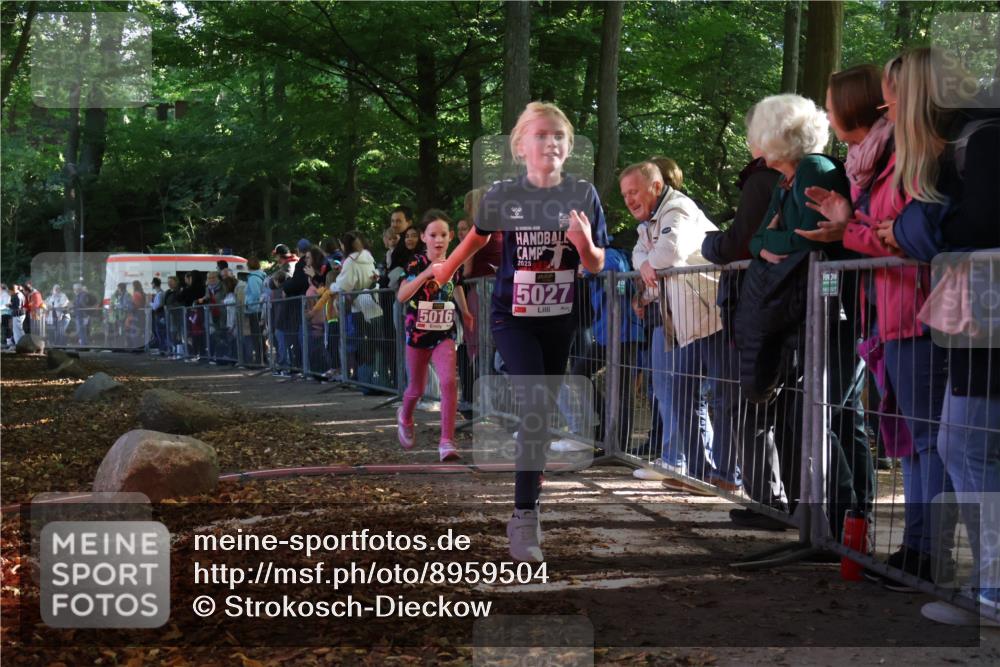 28.09.2025 - 33. Volkslauf durch das schöne Alstertal Strokosch-Dieckow http://msf.ph/oto/8959504 28.09.2025 10:45:56 Ziel 5016, 5027 meine-sportfotos.de