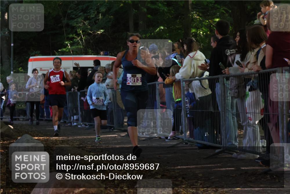 28.09.2025 - 33. Volkslauf durch das schöne Alstertal Strokosch-Dieckow http://msf.ph/oto/8959687 28.09.2025 10:46:43 Ziel 5013, 5014, 5952, 5958, 5959 meine-sportfotos.de
