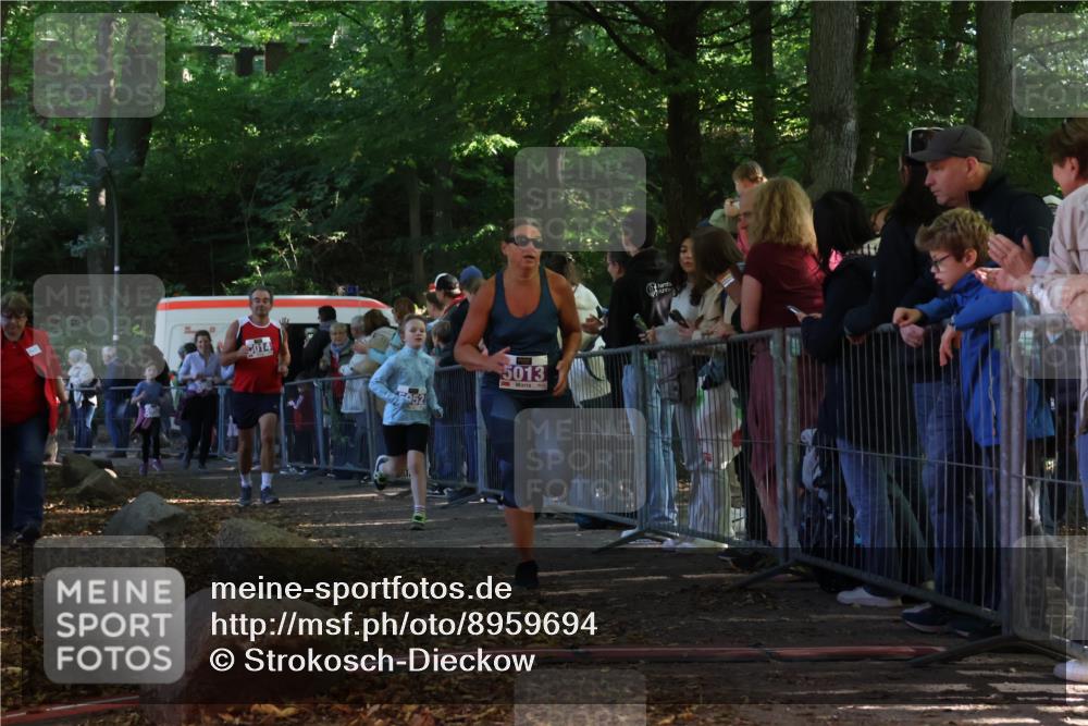 28.09.2025 - 33. Volkslauf durch das schöne Alstertal Strokosch-Dieckow http://msf.ph/oto/8959694 28.09.2025 10:46:44 Ziel 5013, 5014, 5952, 5958, 5959 meine-sportfotos.de
