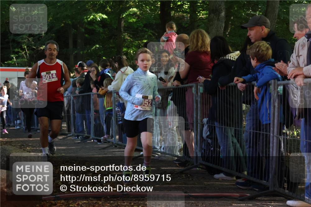 28.09.2025 - 33. Volkslauf durch das schöne Alstertal Strokosch-Dieckow http://msf.ph/oto/8959715 28.09.2025 10:46:46 Ziel 5013, 5014, 5952, 5953, 5958, 5959, 5969 meine-sportfotos.de