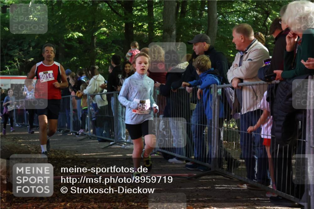 28.09.2025 - 33. Volkslauf durch das schöne Alstertal Strokosch-Dieckow http://msf.ph/oto/8959719 28.09.2025 10:46:47 Ziel 5014, 5952, 5953, 5958, 5959, 5969 meine-sportfotos.de