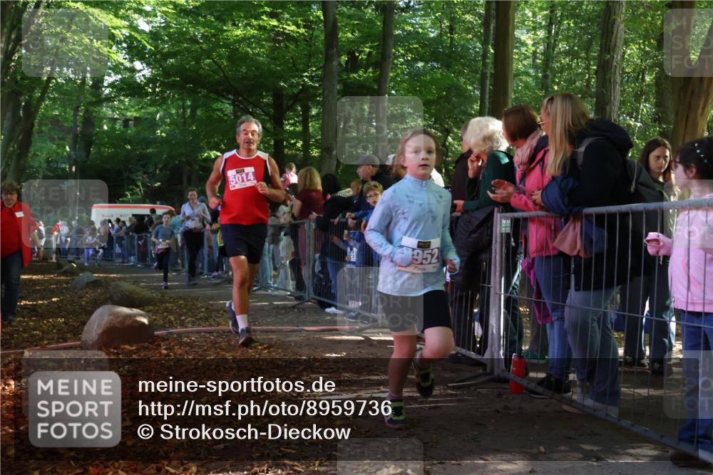 28.09.2025 - 33. Volkslauf durch das schöne Alstertal Strokosch-Dieckow http://msf.ph/oto/8959736 28.09.2025 10:46:48 Ziel 5014, 5952, 5953, 5958, 5959, 5969 meine-sportfotos.de