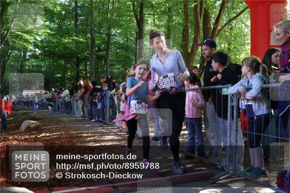 28.09.2025 - 33. Volkslauf durch das schöne Alstertal Strokosch-Dieckow http://msf.ph/oto/8959788 28.09.2025 10:46:52 Ziel 5032, 5953, 5958, 5959, 5969 meine-sportfotos.de