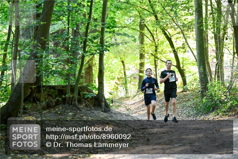 28.09.2025 - 33. Volkslauf durch das schöne Alstertal Dr. Thomas Lammeyer http://msf.ph/oto/8960092 28.09.2025 10:59:26 Laufen 3923, 3924 meine-sportfotos.de