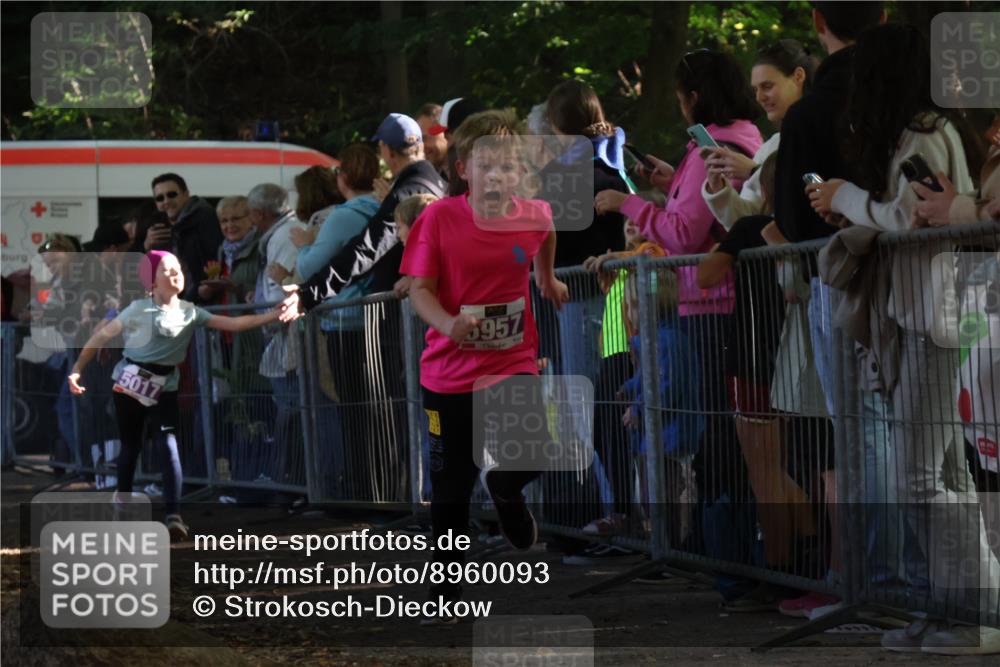 28.09.2025 - 33. Volkslauf durch das schöne Alstertal Strokosch-Dieckow http://msf.ph/oto/8960093 28.09.2025 10:47:44 Ziel 5017, 5957 meine-sportfotos.de