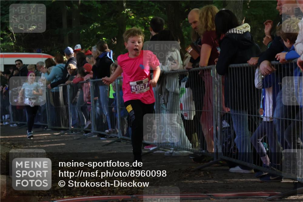 28.09.2025 - 33. Volkslauf durch das schöne Alstertal Strokosch-Dieckow http://msf.ph/oto/8960098 28.09.2025 10:47:45 Ziel 5017, 5957 meine-sportfotos.de