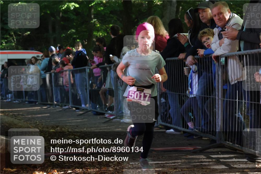 28.09.2025 - 33. Volkslauf durch das schöne Alstertal Strokosch-Dieckow http://msf.ph/oto/8960134 28.09.2025 10:47:50 Ziel 5017 meine-sportfotos.de