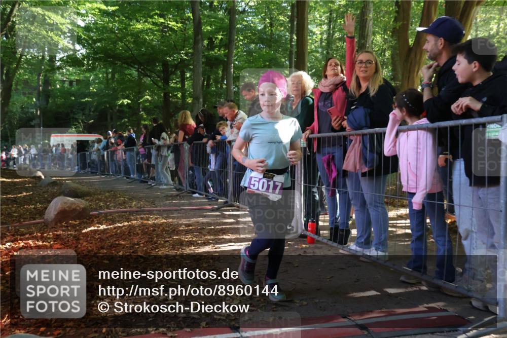 28.09.2025 - 33. Volkslauf durch das schöne Alstertal Strokosch-Dieckow http://msf.ph/oto/8960144 28.09.2025 10:47:51 Ziel 5017 meine-sportfotos.de