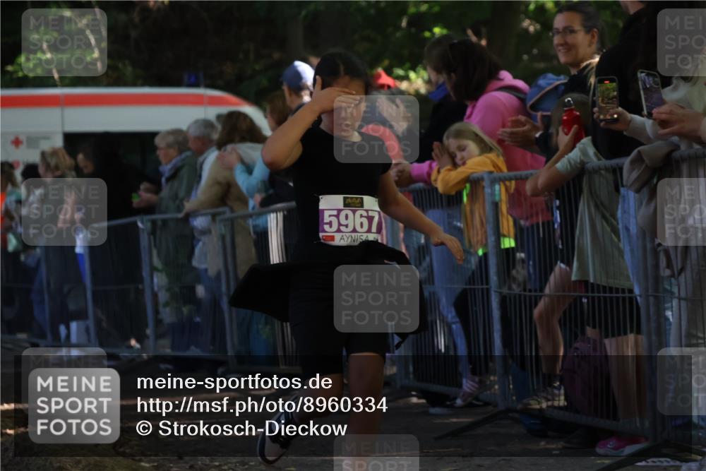28.09.2025 - 33. Volkslauf durch das schöne Alstertal Strokosch-Dieckow http://msf.ph/oto/8960334 28.09.2025 10:48:43 Ziel 5036, 5967 meine-sportfotos.de