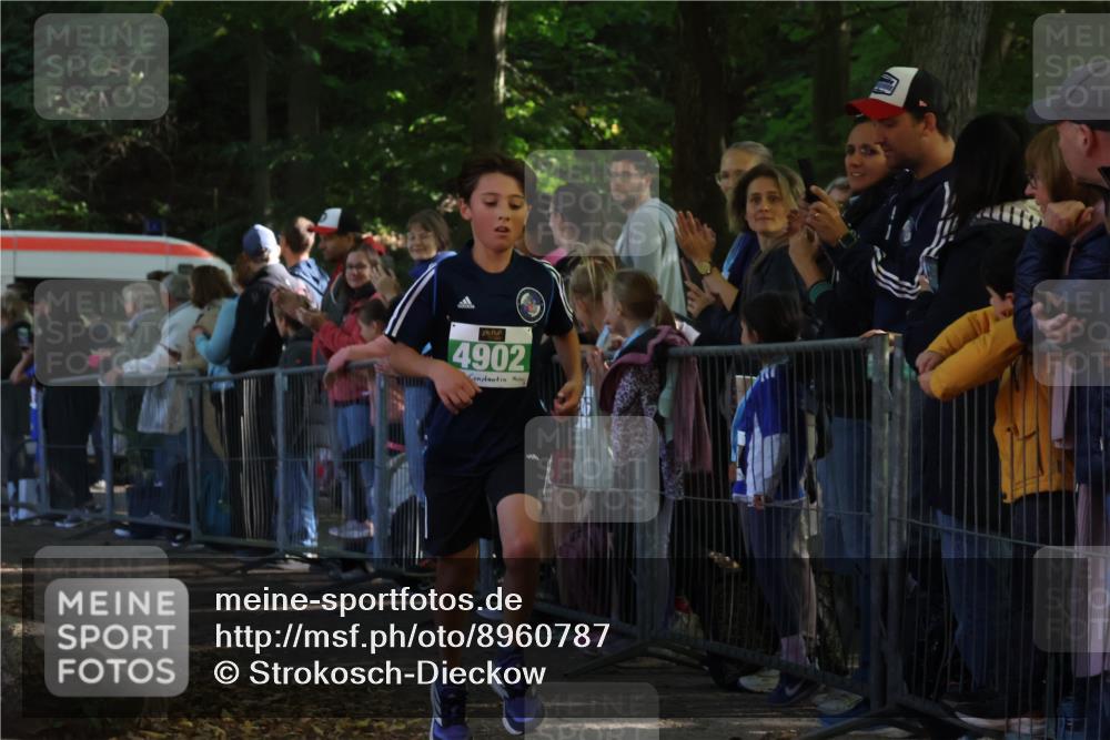 28.09.2025 - 33. Volkslauf durch das schöne Alstertal Strokosch-Dieckow http://msf.ph/oto/8960787 28.09.2025 10:50:38 Ziel 4902 meine-sportfotos.de