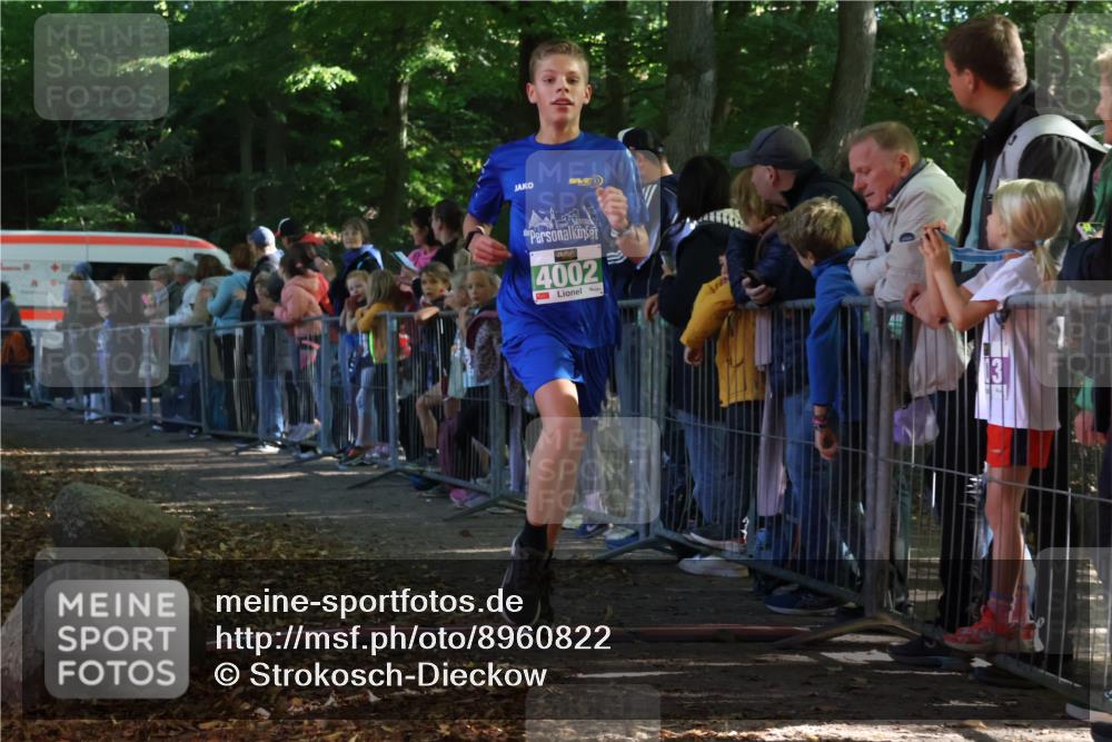 28.09.2025 - 33. Volkslauf durch das schöne Alstertal Strokosch-Dieckow http://msf.ph/oto/8960822 28.09.2025 10:50:49 Ziel 4002, 4100 meine-sportfotos.de