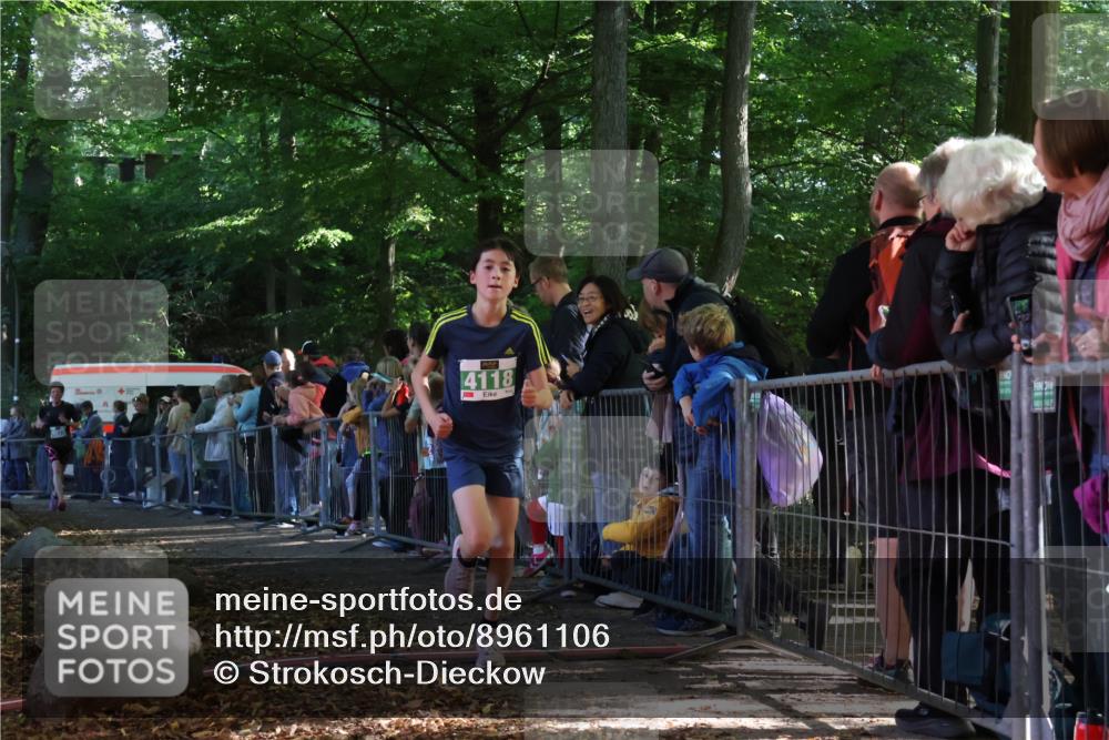 28.09.2025 - 33. Volkslauf durch das schöne Alstertal Strokosch-Dieckow http://msf.ph/oto/8961106 28.09.2025 10:52:24 Ziel 4075, 4118, 4918 meine-sportfotos.de