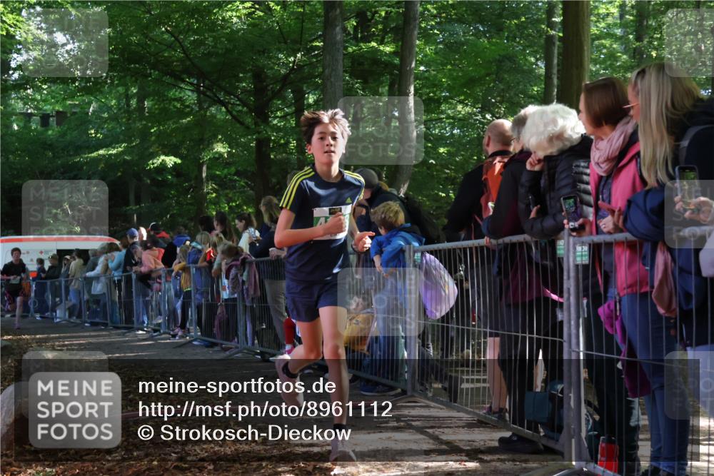 28.09.2025 - 33. Volkslauf durch das schöne Alstertal Strokosch-Dieckow http://msf.ph/oto/8961112 28.09.2025 10:52:24 Ziel 4075, 4118, 4918 meine-sportfotos.de