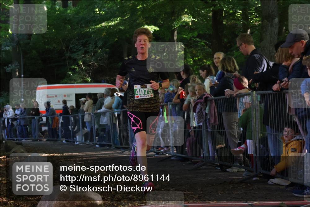 28.09.2025 - 33. Volkslauf durch das schöne Alstertal Strokosch-Dieckow http://msf.ph/oto/8961144 28.09.2025 10:52:29 Ziel 4075 meine-sportfotos.de