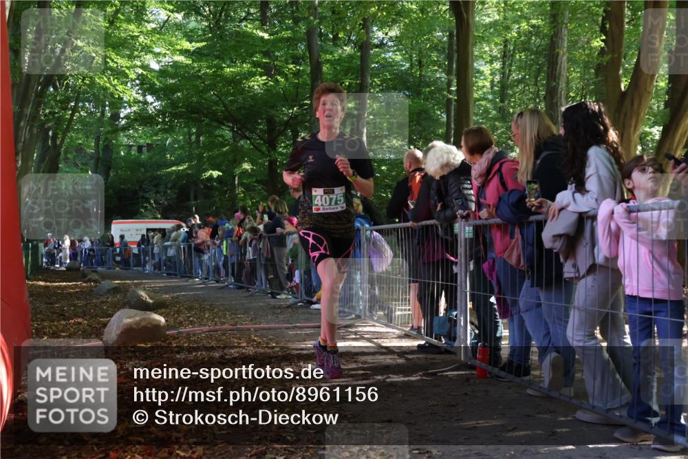 28.09.2025 - 33. Volkslauf durch das schöne Alstertal Strokosch-Dieckow http://msf.ph/oto/8961156 28.09.2025 10:52:30 Ziel 4075 meine-sportfotos.de