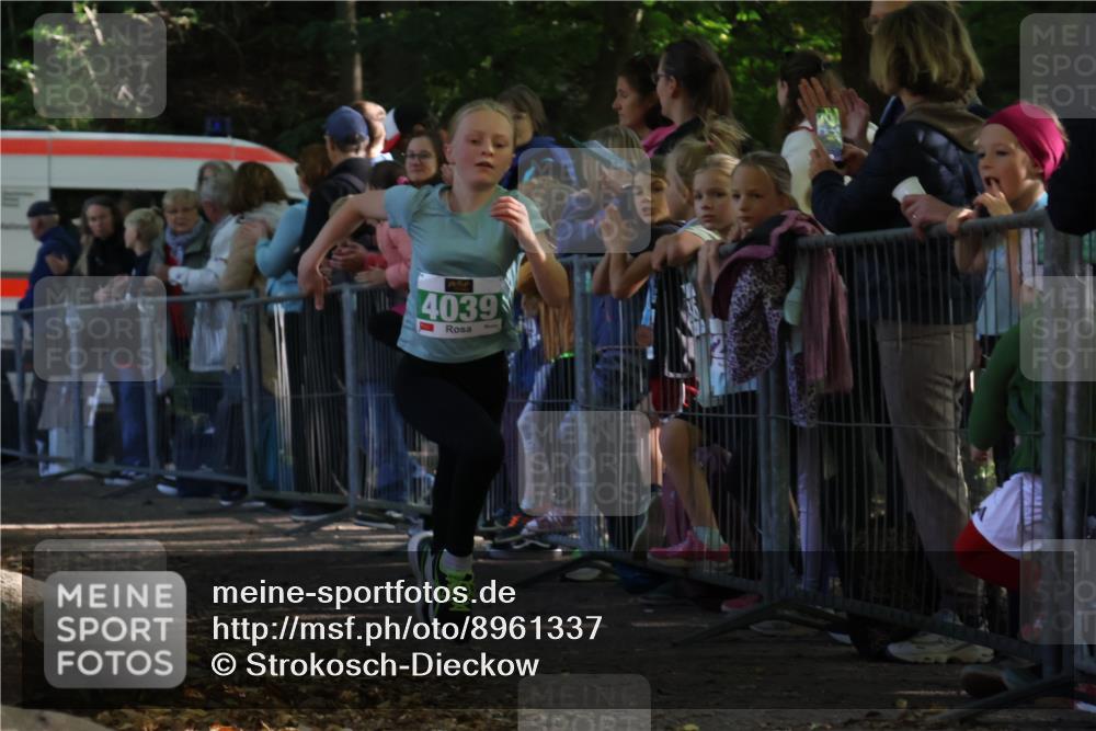 28.09.2025 - 33. Volkslauf durch das schöne Alstertal Strokosch-Dieckow http://msf.ph/oto/8961337 28.09.2025 10:53:45 Ziel 4039, 4115 meine-sportfotos.de