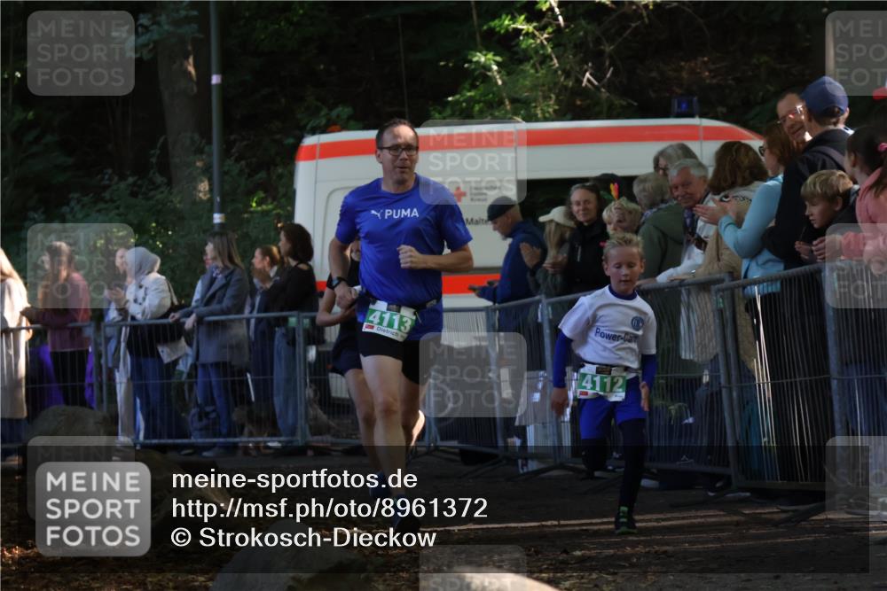28.09.2025 - 33. Volkslauf durch das schöne Alstertal Strokosch-Dieckow http://msf.ph/oto/8961372 28.09.2025 10:54:11 Ziel 4112, 4113, 4177, 4916 meine-sportfotos.de