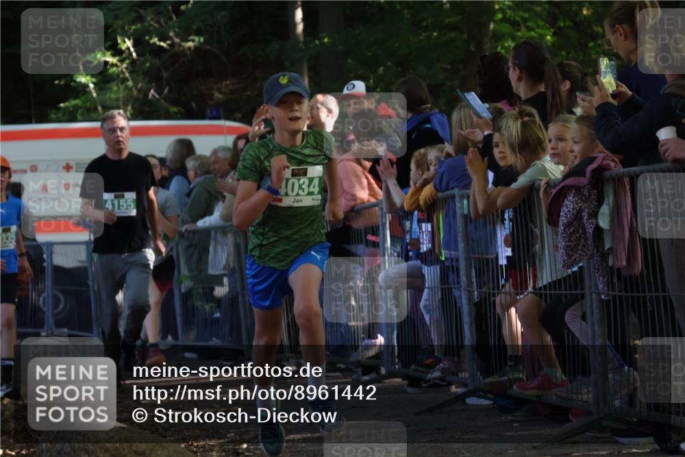 28.09.2025 - 33. Volkslauf durch das schöne Alstertal Strokosch-Dieckow http://msf.ph/oto/8961442 28.09.2025 10:54:53 Ziel 4034, 4035, 4038, 4155, 4157, 4188 meine-sportfotos.de