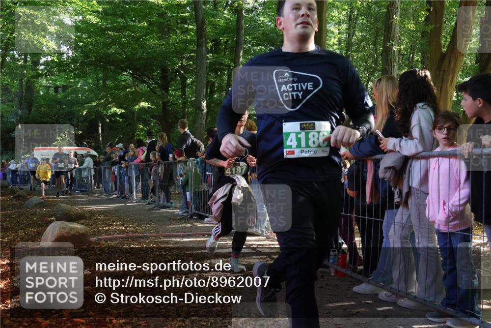 28.09.2025 - 33. Volkslauf durch das schöne Alstertal Strokosch-Dieckow http://msf.ph/oto/8962007 28.09.2025 10:57:05 Ziel 4012, 4032, 4044, 4045, 4060, 4187 meine-sportfotos.de