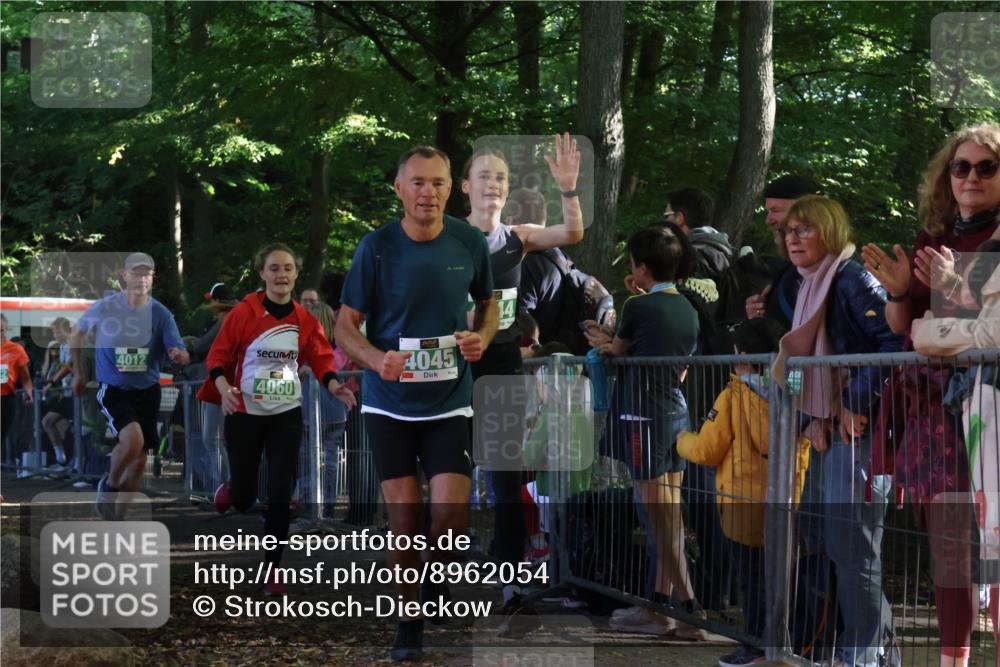 28.09.2025 - 33. Volkslauf durch das schöne Alstertal Strokosch-Dieckow http://msf.ph/oto/8962054 28.09.2025 10:57:09 Ziel 4012, 4032, 4044, 4045, 4060, 4130, 4160 meine-sportfotos.de