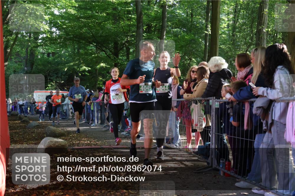 28.09.2025 - 33. Volkslauf durch das schöne Alstertal Strokosch-Dieckow http://msf.ph/oto/8962074 28.09.2025 10:57:10 Ziel 4012, 4032, 4044, 4045, 4060, 4130, 4160 meine-sportfotos.de