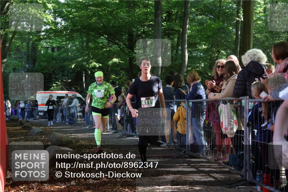 28.09.2025 - 33. Volkslauf durch das schöne Alstertal Strokosch-Dieckow http://msf.ph/oto/8962347 28.09.2025 10:57:41 Ziel 4088, 4103, 4119, 4920 meine-sportfotos.de